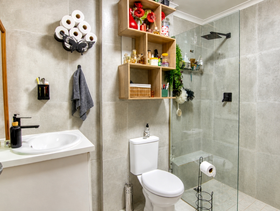 2 Bedroom Property for Sale in Sea Breeze Western Cape